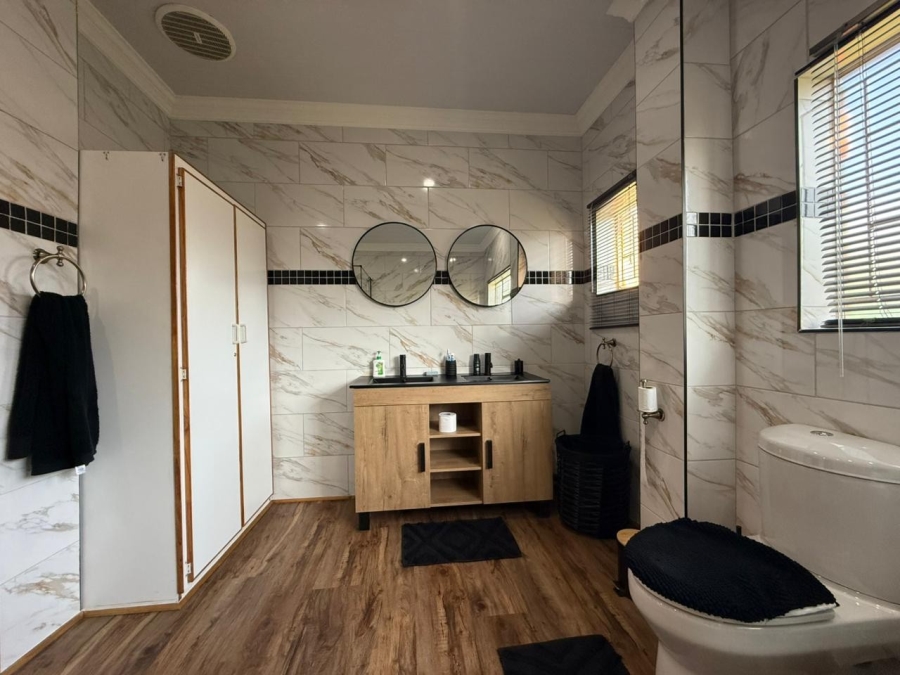 4 Bedroom Property for Sale in Naudeville Free State